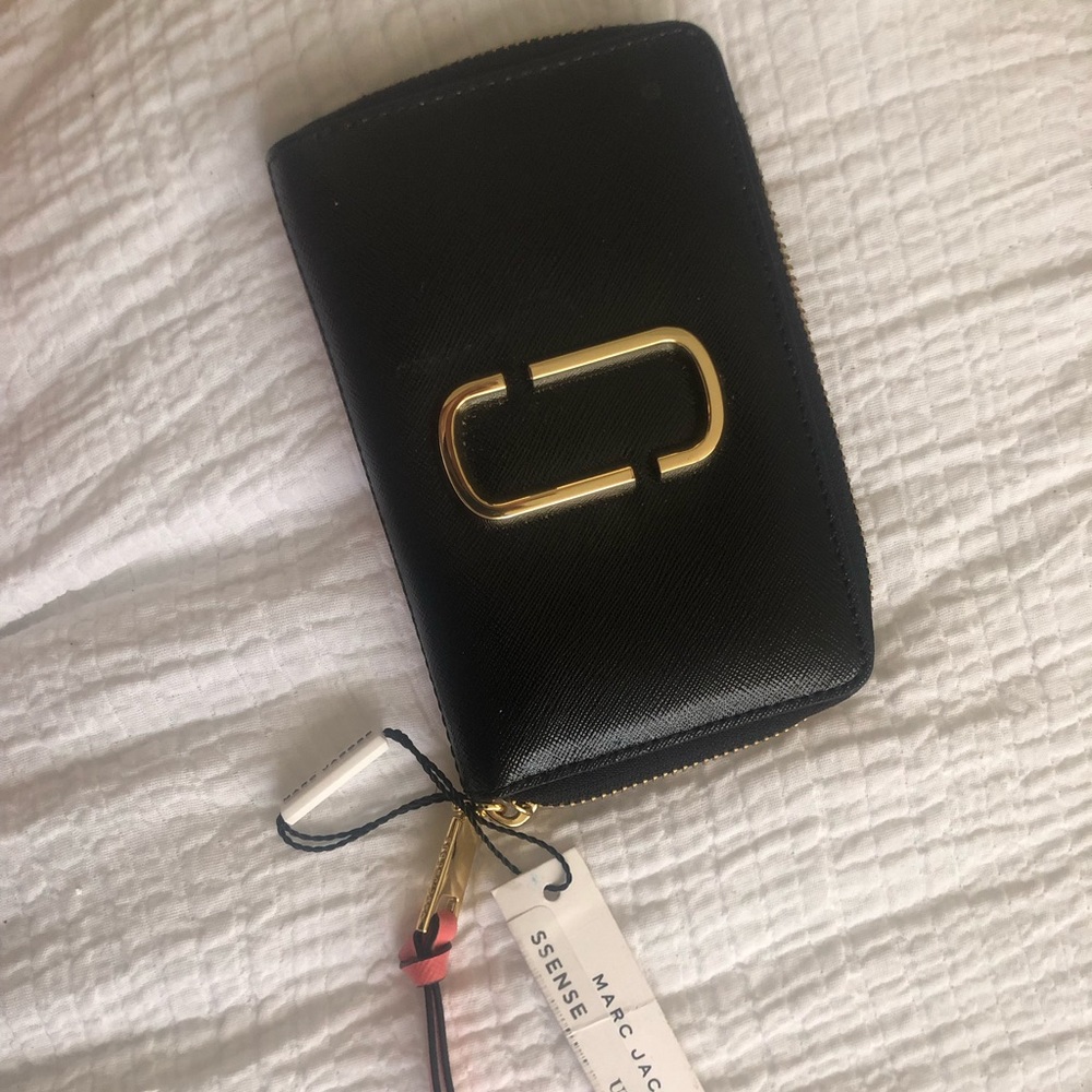 BRAND NEW Marc Jacobs Snapshot wallet
